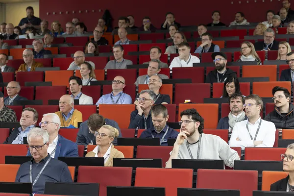 2026: Publikum in mehreren Reihen verfolgt die Vorträge beim eDay Salzburg.